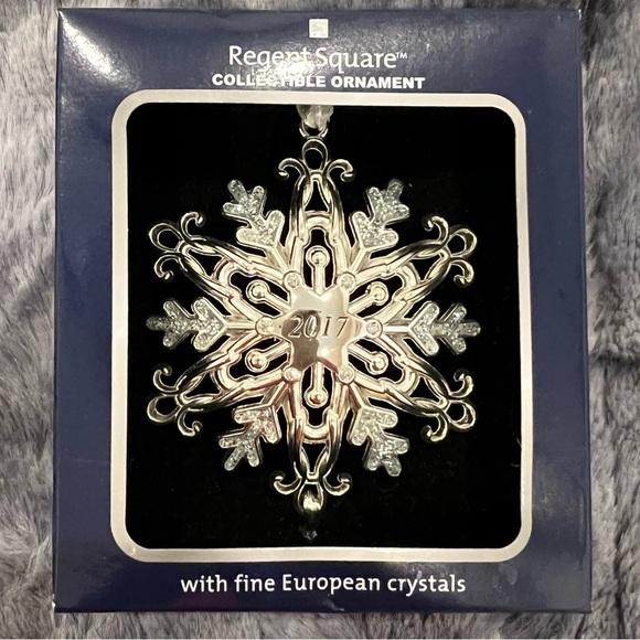 Regent Square Collectable Ornament - Picture 3 of 3